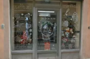 Vitrine du Laboratoire pâtisserie de l'atelier sucré de Nathalie 22 Rue Chevalier Paul 83000 TOULON