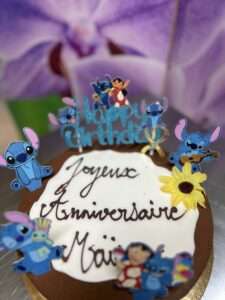 Gâteau d'anniversaire produits par l'atelier sucre de Nathalie au 22 rue Chevalier Paul à Toulon dans le Var en Provence