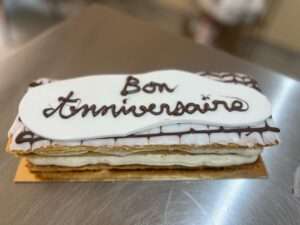 Gâteau d'anniversaire produits par l'atelier sucre de Nathalie au 22 rue Chevalier Paul à Toulon dans le Var en Provence