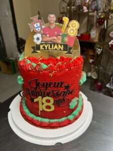 Gâteau d'anniversaire produits par l'atelier sucre de Nathalie au 22 rue Chevalier Paul à Toulon dans le Var en Provence