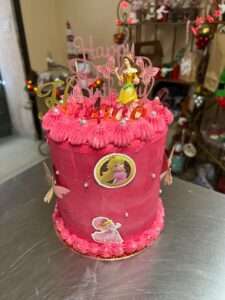 Gâteau d'anniversaire produits par l'atelier sucre de Nathalie au 22 rue Chevalier Paul à Toulon dans le Var en Provence